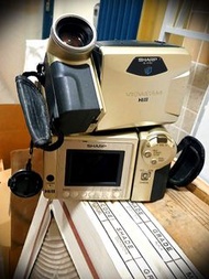 代友石硤尾村出售搬因公屋清屋唔要嘅 Sharp VL-AH50   聲寶 Hi 8mm 兼容 Video 8mm  PAL 扭芒攝錄機合共兩部 （ 兩部機只有一個火牛， 一條接駁電視機  AV 線及一
