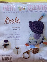 PINN : ชุดคิทตัดเย็บผ้าพิมพ์ลายพร้อมแพทเทิร์นและวิธีทำ กระเป๋าเก็บกุญแจ Paula Keycover ขนาดสำเร็จประมาณ 9.5x14.5 cm.