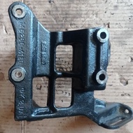 Sigma A160 1.6 galant compressor mounting bracket