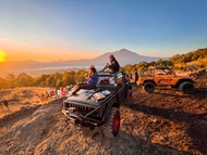 Tur Jeep Sunrise & Trekking Gunung Batur dengan Opsi Fotografer