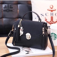 Women's bags, leather sling bags,/ sling bags, trendy women's bags,/ women's bags, trendy bags