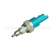 Suitable for Tiida Qida Sylphy X-Trail X-Trail Brake Light Switch Brake Light Reverse Switch32005-00