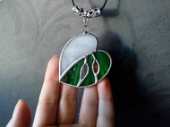 彩色玻璃龜背竹 albo 項鍊。龜背竹植物葉子吊墜。玻璃飾品