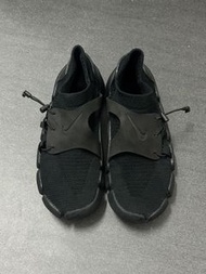 NIKE | Footscape Flyknit DM "Triple Black" Sneakers