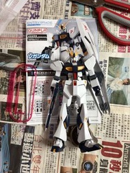 Bandai RX-93 Nu Gundam Entry Grade 模型