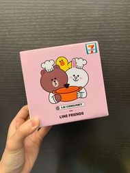 7-eleven : le creuset for line friends container