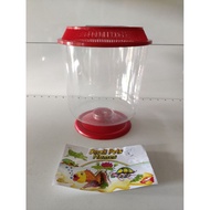 Bekas Ikan Kecil Emas Guppy Laga