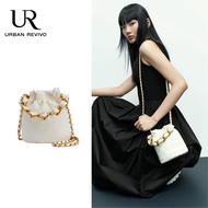 URBAN REVIVO กระเป๋าสะพายข้างห้อยโซ่ขนาดเล็กน้ำหนักเบากระเป๋าทรงถังขนาดเล็กน้ำหนักเบาลายสก๊อตลำลองแบบพกพาแฟชั่น