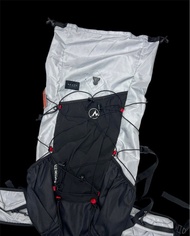 Monte Equipment 白色Raptor 37L 特賣（內部有污漬）