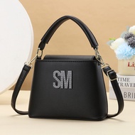 SM Letter Pearl Decoration Black Handbag Female Commuter Messenger Bag Classy Small Bag 2026 Spring 