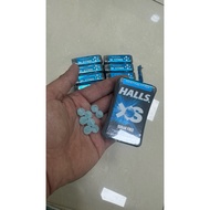 Sugar-free HALLS XS candy for couples in love