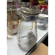 Heat-resistant glass water bottle with gold handle 1900ml