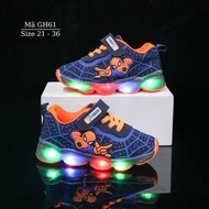 Giày bé trai hình siêu nhận có đèn LED cho trẻ em từ 1 đến 10 tuổi màu xanh độc đáo GIÀY NHÍ VIỆT G