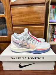 Nike Sabrina 1