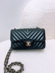 (尖沙咀門市💖) Chanel classic flap mini cf 20 chevron (black/GHW)黑金山形紋手袋