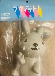 特價全新日版蠟筆小新 LOVE IT 兔仔Sof vips sofvipseleotrle toys sofubi sofvi vinyl 搪膠膠品大膠軟膠 kaljo