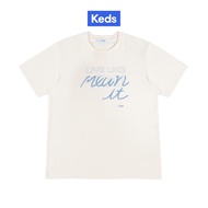 KEDS เสื้อยืด รุ่น LIVE LIKE YOU MEAN IT LOOSE T-SHIRT สีครีม ( F24APT02015 )