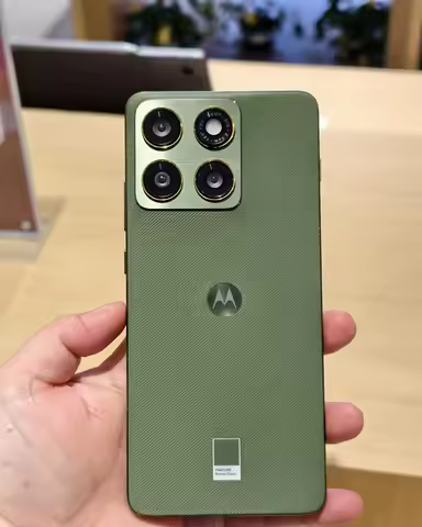 China Version Moto X70 Air 6.7inch LED 2712X1220P Snapdragon7 50MP Rear Camera Gen4 Android16 NFC OT