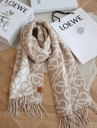 包順豐🔥Loewe 涂鸦款双面围巾配有LOEWE Anagram 压纹皮标 頸巾 披肩 圍巾 頸鏈 絲巾 Shawl Scarf