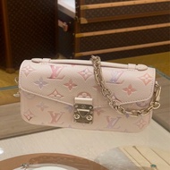 💥Louis Vuitton LV M25682 Pochette Métis East West