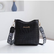 N25 Women's Shoulder Bag
