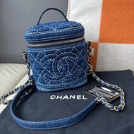 香奈兒Chanel 藍色牛仔水桶化妝包手提包斜挎包