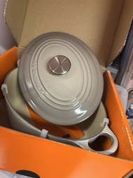 Le Creuset 橢圓形鑄鐵鍋
