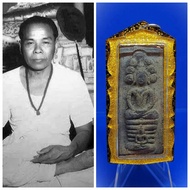 大名鼎鼎的108种圣料,108位高僧參加念经儀式,念经七七四九天大師阿贊冲全功效咒文转运七龙佛(请参阅以下佛牌简介)已包好非常精美双層双色防水壳Phra Nak Prok Archan Chum