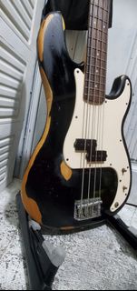 Squier P-Bass Electric Bass Guitar Black