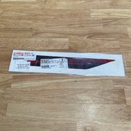 Mask on Tau SR 10 Right (A)16S8 (Bright red car 0121 black) 16SF832C0000