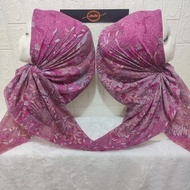 Hijab Segi Empat Voal Motif Bunga Warna Magenta Kerudung Jilbab Terbaru