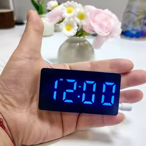 7*4cm Digital Alarm Clock TEMP Date 3 Alarms Power-off Memory Table Clock USB Powered Always On 12/2