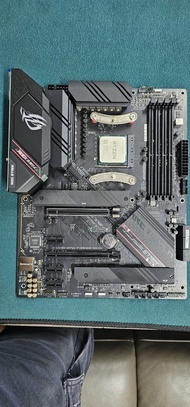 ASUS ROG STRIX B550-F GAMING (WI-FI) 主機板