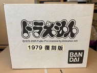 （叮噹多啦A夢 紀念大木箱）全新罕有 懷舊絕版 Bandai 叮噹 叮玲 多啦A夢 原裝紀念 收納大油木箱 高級鏡面展示櫃（少量限定版）