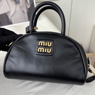 Miumiu繆繆 迷你黑金餃子包。