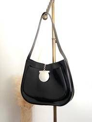 【日本直送 名牌中古包】Salvatore Ferragamo 黑色漆皮單肩包 vintage ccacbp