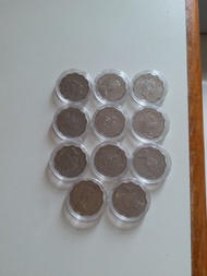 香港:前殖民地:(2元硬幣):女皇頭:(80年代一套):1980年:81:82:硬幣膽1983年:84:85:86:硬幣膽1987年:88:89:1990年:(1套11個):在市面上極少有:80年代一