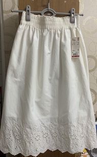 Uniqlo白色蕾絲半身裙