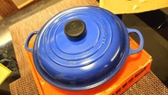 Le Creuset 藍色26cm buffetLe Creuset 26cm Buffet Casserole 圓形鑄鐵鍋