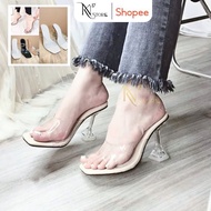 Strap clogs with square toe and 7P, 9P mica heels, soft, luxurious, hugs the feet, flatters the skin