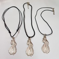 Jesus Koronka Necklace