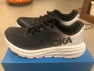 Hoka Rincon 3 型格靚色黑白色專業跑鞋，可跑步可出街，厚底易襯包腳舒服，只試穿一次（不是跑步），近全新