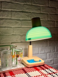 出售 昭和時期 聲寶 SHARP座枱燈，使用E27燈泡,100%正常，只是燈殼後方有啲位曲左（見圖），有意請pm我，謝謝