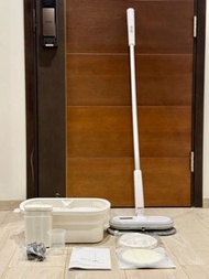 [全新但冇紙箱] 樂信牌Rasonic RCM-F51WB 無線電動噴水拖把 Cordless Electric Spray Mop 僅適用於家庭使用 乾濕兩用：拖頭配上纖維抹布，可處理一般瓷磚/木質