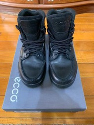 ECCO TRACK 25 ROLD MID GTX 防水中筒休閒鞋：男靴