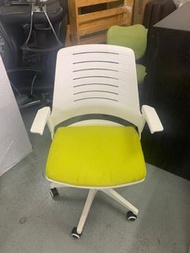 白框綠色墊電腦椅 Office chair Ergonomics chair 辦公室椅 高端網椅 人體工學椅 電腦椅 電腦櫈 凳 ikea 油壓椅 電腦椅 座椅 轉椅 公室椅 大班椅 電競椅 24*1