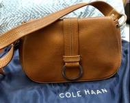 Cole Haan 經典駝色 肩背包…逛街購物的實用包包！搬家出清特賣！