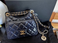 Chanel  23C Hobo 深藍色菱格紋鏈條包2025