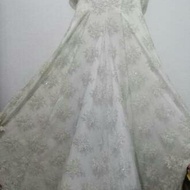 Gaun pengantin muslimah putih