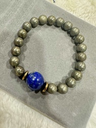 Pyrite + Lapis lazuli ไพไรต์ Pyrite ช่วยดึงดูดโชคลาภ ทรัพย์สินมาสู่ผู้เป็นเจ้าของ หินสีทอง